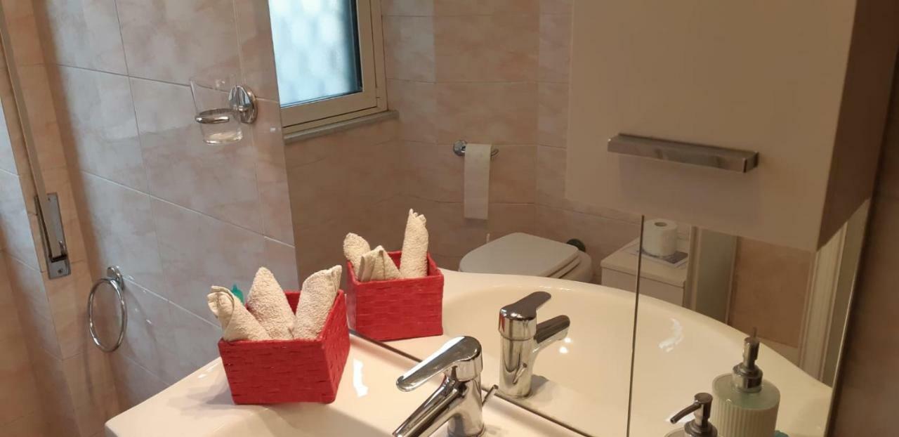 Affittacamere A Casa Di Robi *